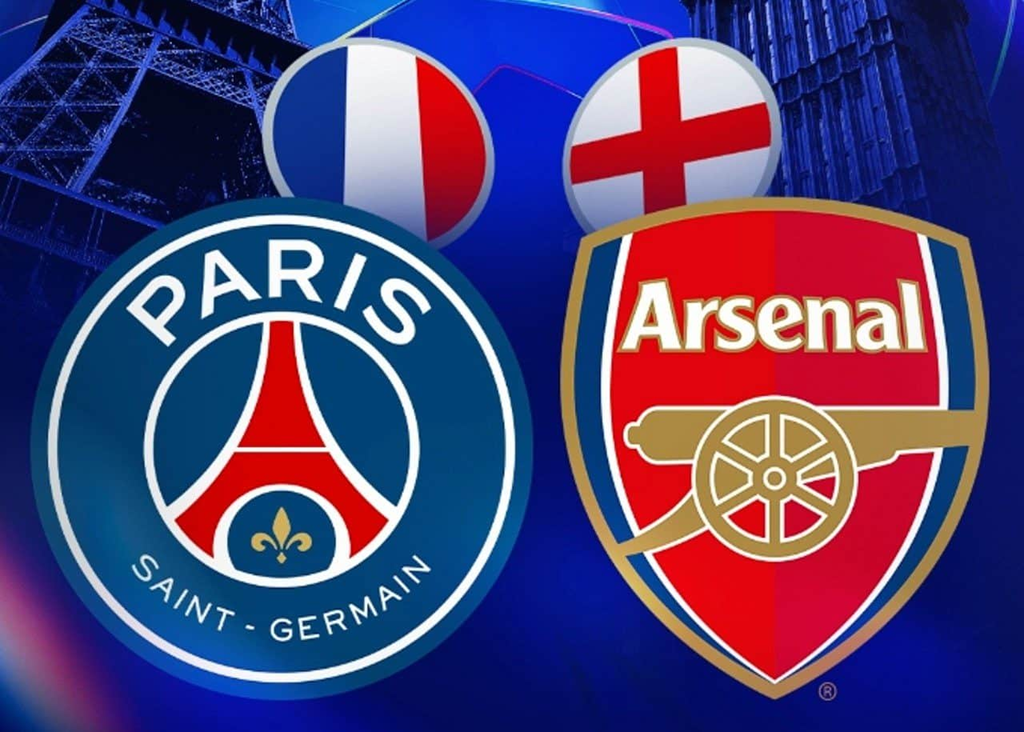 Két futballcsapat emblémája: Paris Saint-Germain és Arsenal, háttérben kék stadion és zászlóelemek.