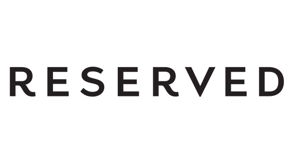 Fekete, nagy betűs „RESERVED” felirat fehér háttéren, középen elhelyezve.