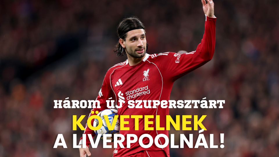 Vörös Liverpool mezben futballista magasba emelt kézzel, háttérben stadion, felirat: „Követelnek a Liverpoolnál!”